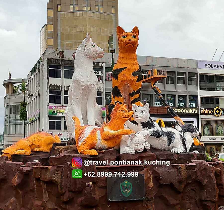 cat statue kuching